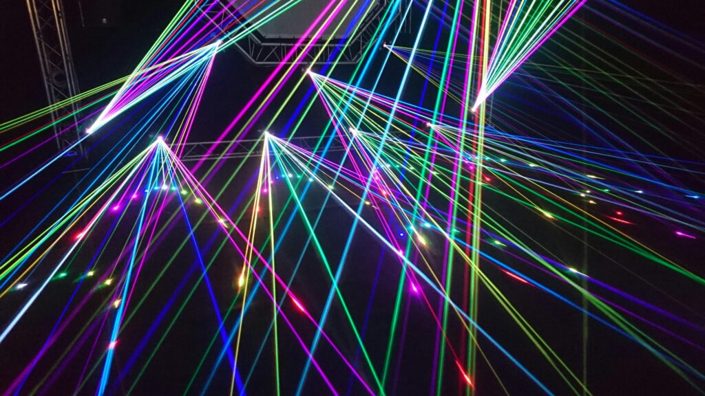 新型のCAD-PRO Xpert laser projection systemはサイズアップした一方で、色調表現が増加し、表示精度が向上している。