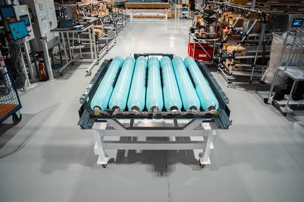 BMW Hydrogen Flat StorageはBMW iX5 に薄型の水素タンクという形で実装された